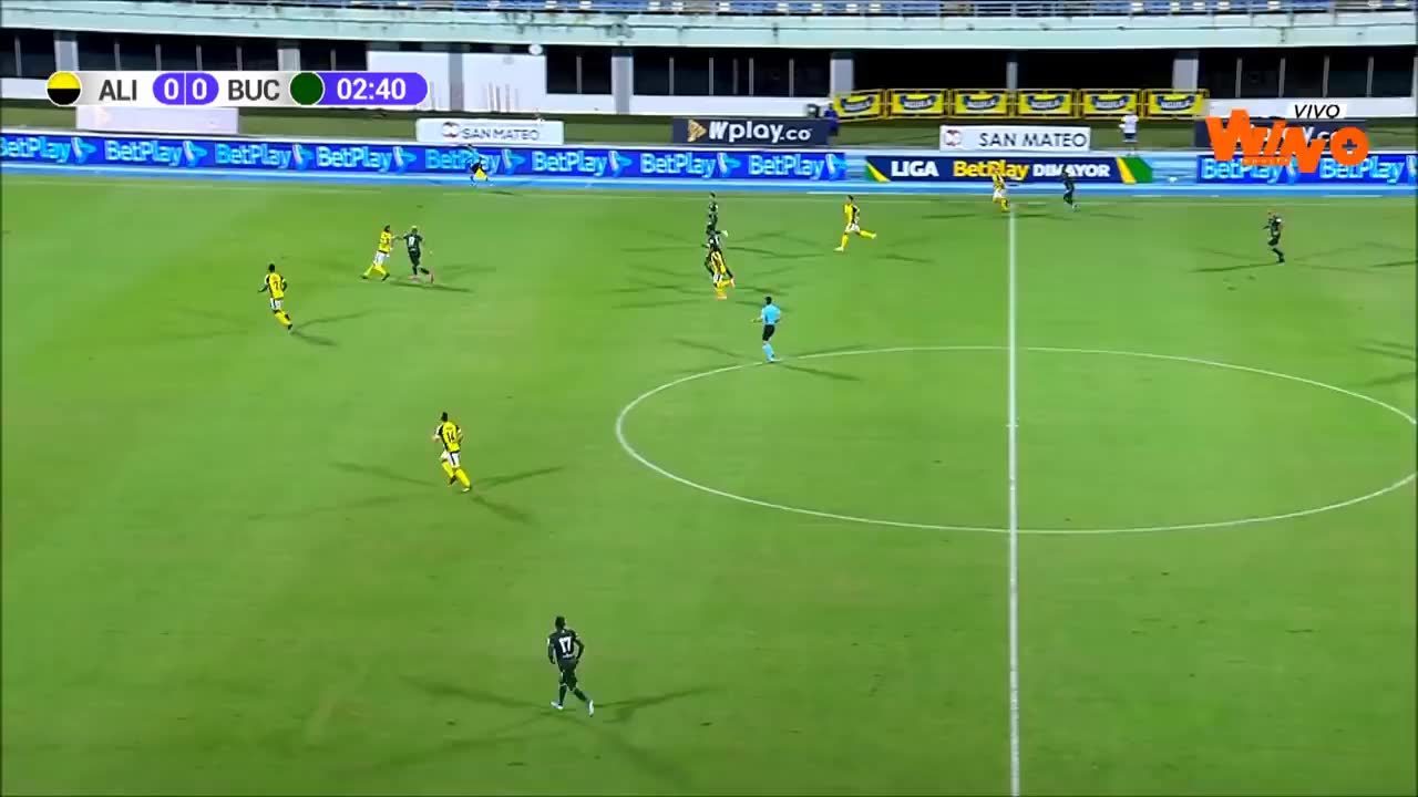футбольный матч в колумбии когда пропустил вратарь курьезный гол